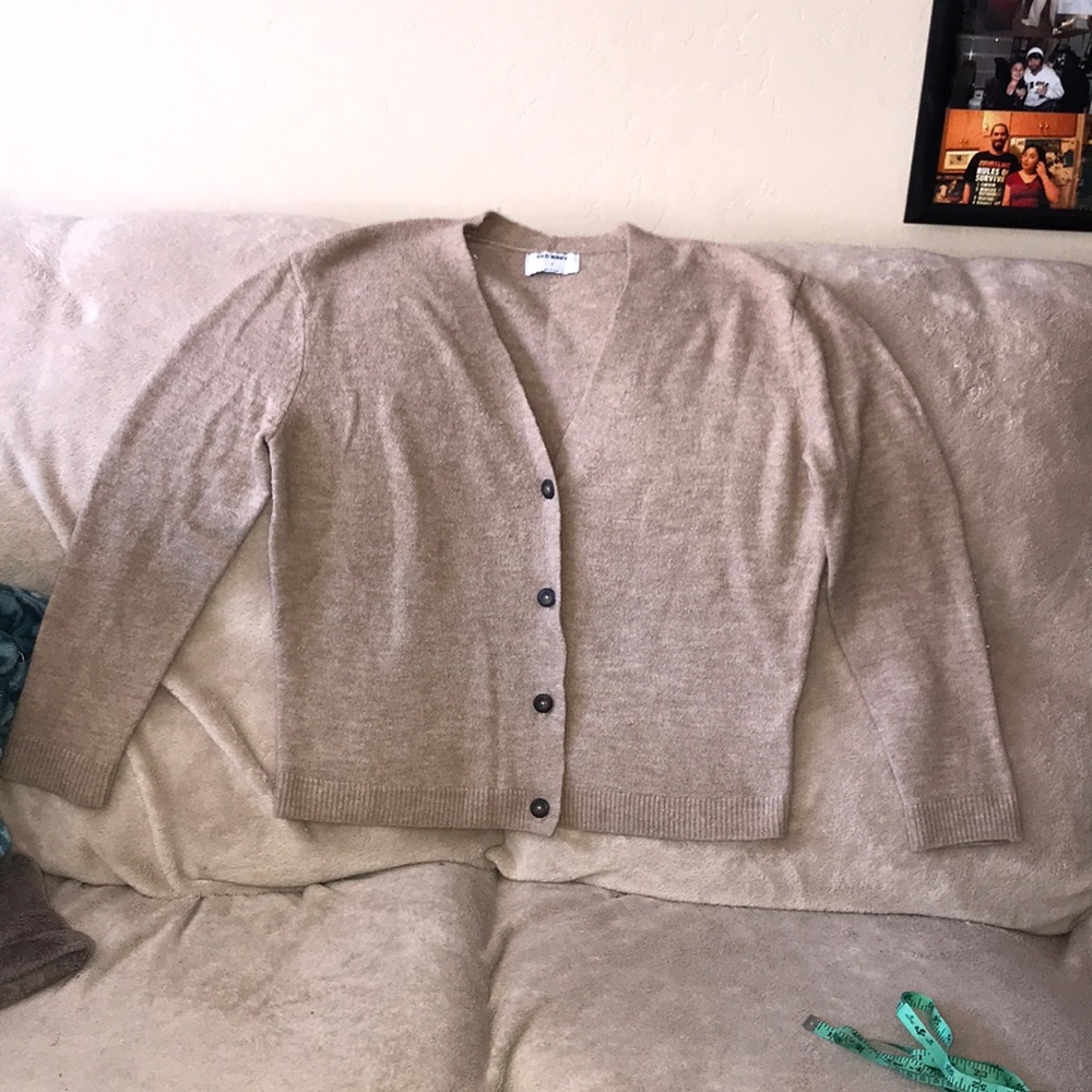 Old Navy medium tan cardigan 💕 piling